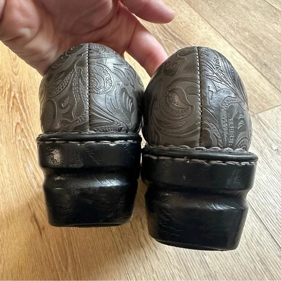B.O.C. Born Concepts Peggy Grey Slip On Western Embossed Clog Sz 8 GUC - Picture 5 of 14